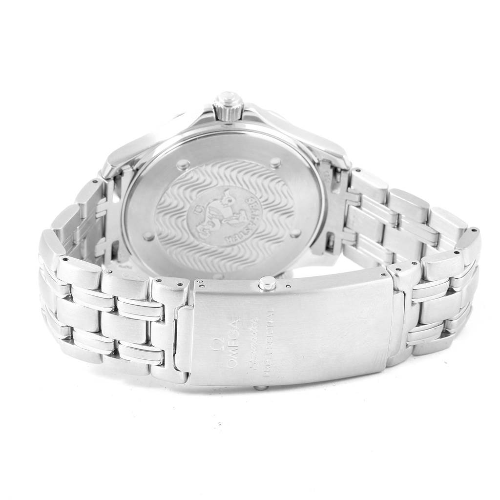 The image shows the back view of an Omega Seamaster 2541.80.00 Men
s Stainless Steel Blue Dial 2541.80.00 Men
s Stainless Steel Blue Dial watch, highlighting the case back and stainless steel bracelet with the clasp.