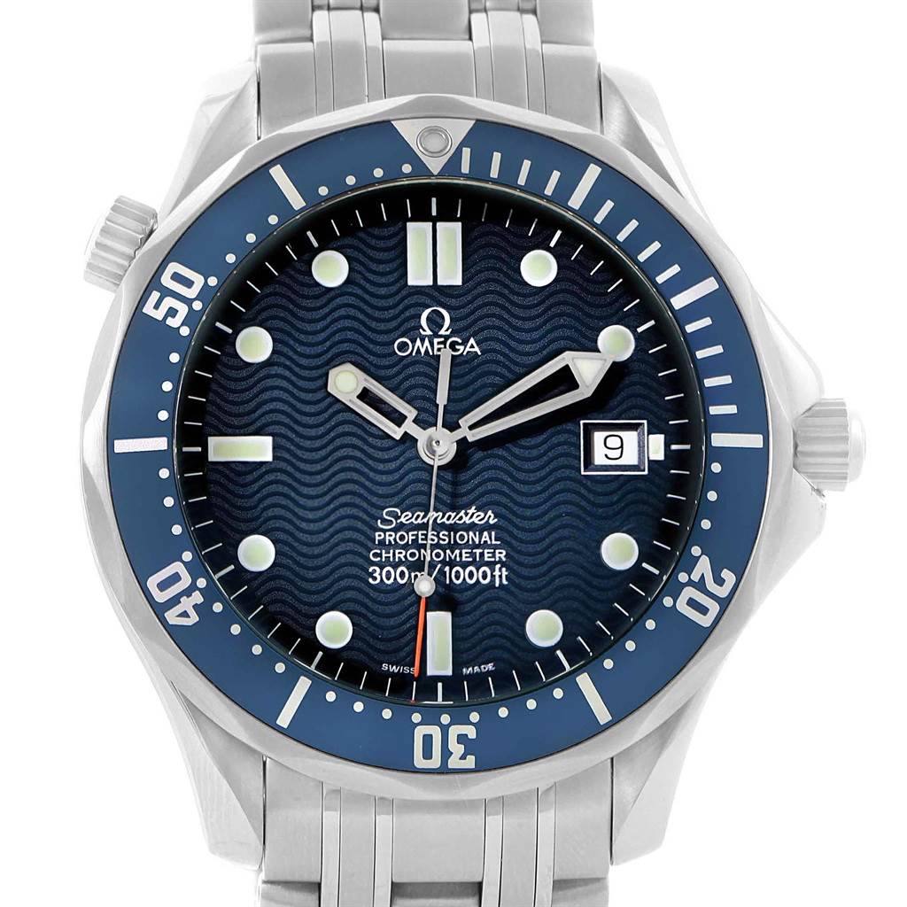This image shows a front view of an Omega Seamaster 2531.80.00 Men
s Stainless Steel Blue Dial 2531.80.00 Men
s Stainless Steel Blue Dial watch, highlighting its blue dial, bezel, and metal bracelet.