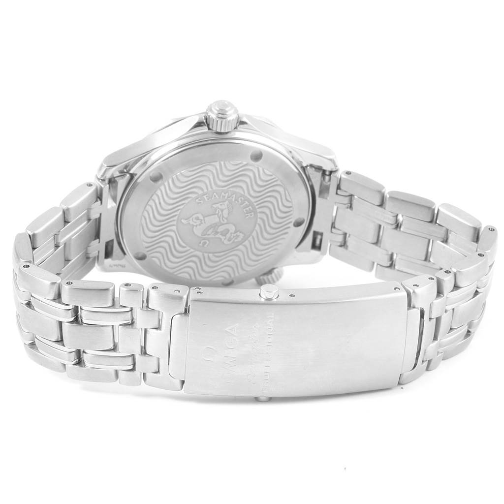 This image shows the back view and the bracelet of an Omega Seamaster 2561.80.00 Men
s Stainless Steel Blue Dial 2561.80.00 Men
s Stainless Steel Blue Dial watch, focusing on the case back and clasp.