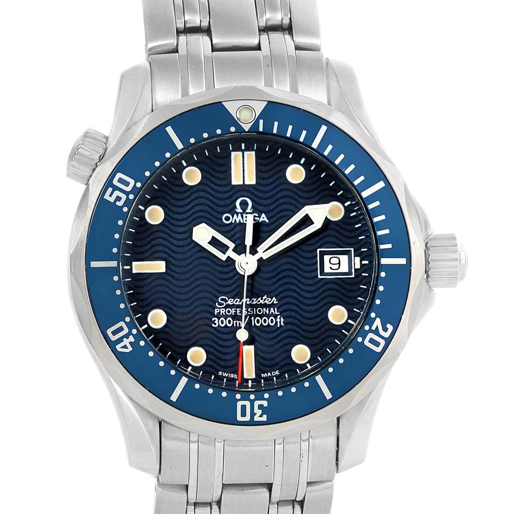 This is a front view of an Omega Seamaster 2561.80.00 Men
s Stainless Steel Blue Dial 2561.80.00 Men
s Stainless Steel Blue Dial watch displaying the dial, bezel, hands, crown, and part of the bracelet.