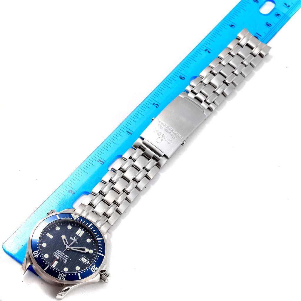The image shows an Omega Seamaster 2531.80.00 Men
s Stainless Steel Blue Dial 2531.80.00 Men
s Stainless Steel Blue Dial watch with its full metal bracelet laid alongside a blue ruler for measurement.