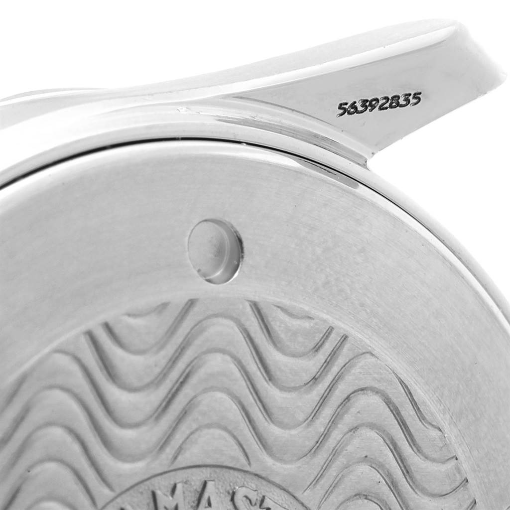 This image shows a close-up of the case back and the serial number on the lug of the Omega Seamaster 2541.80.00 Men
s Stainless Steel Blue Dial 2541.80.00 Men
s Stainless Steel Blue Dial watch.