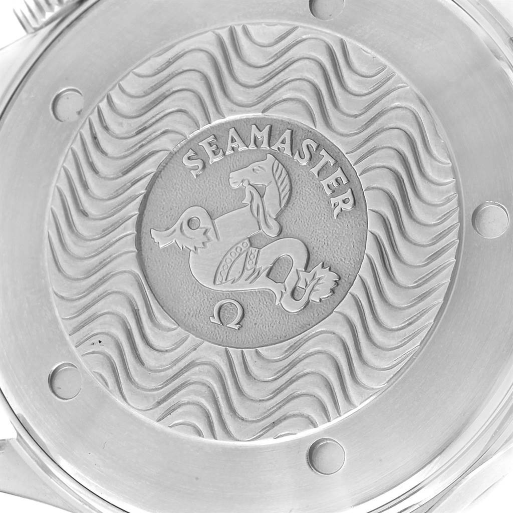 The image shows the case back of an Omega Seamaster 2541.80.00 Men
s Stainless Steel Blue Dial 2541.80.00 Men
s Stainless Steel Blue Dial watch with wave patterns and an engraved seahorse logo.