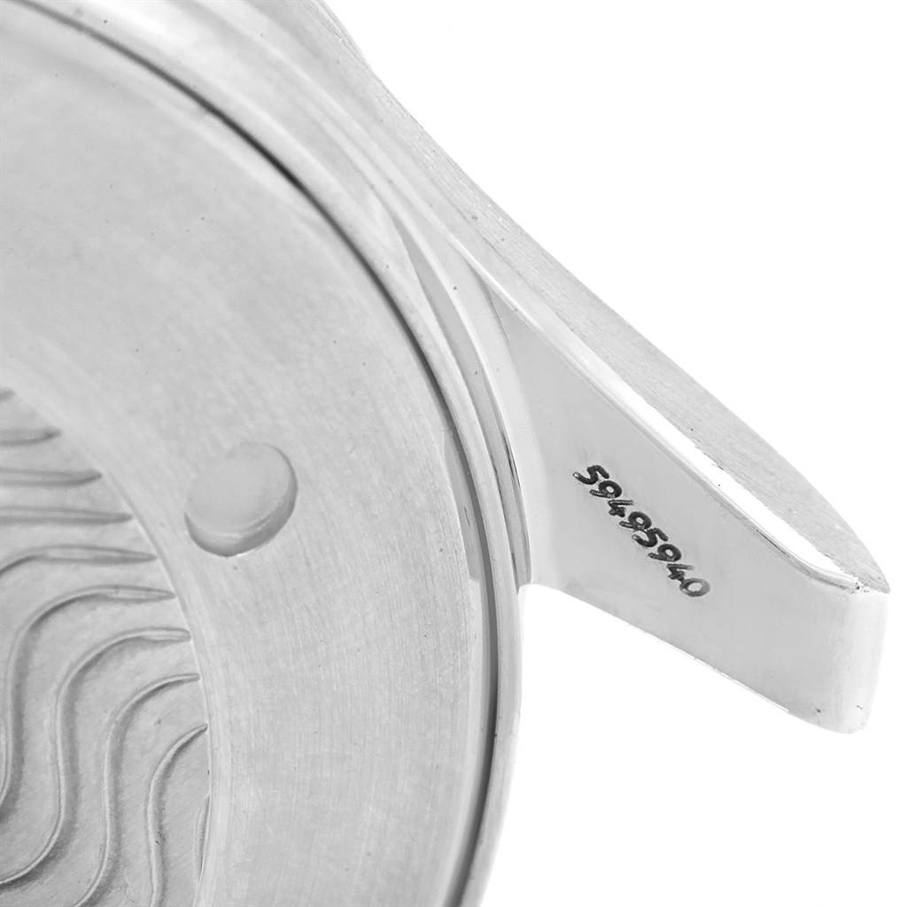 This image shows the case back and a lug of the Omega Seamaster 2541.80.00 Men
s Stainless Steel Blue Dial 2541.80.00 Men
s Stainless Steel Blue Dial watch, displaying its serial number.