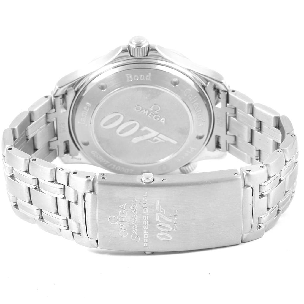 The image shows the back casing and metal bracelet of the Omega Seamaster 212.30.41.20.01.001 Men
s Stainless Steel Black Dial 212.30.41.20.01.001 Men
s Stainless Steel Black Dial model watch, highlighting the 007 and James Bond engravings.