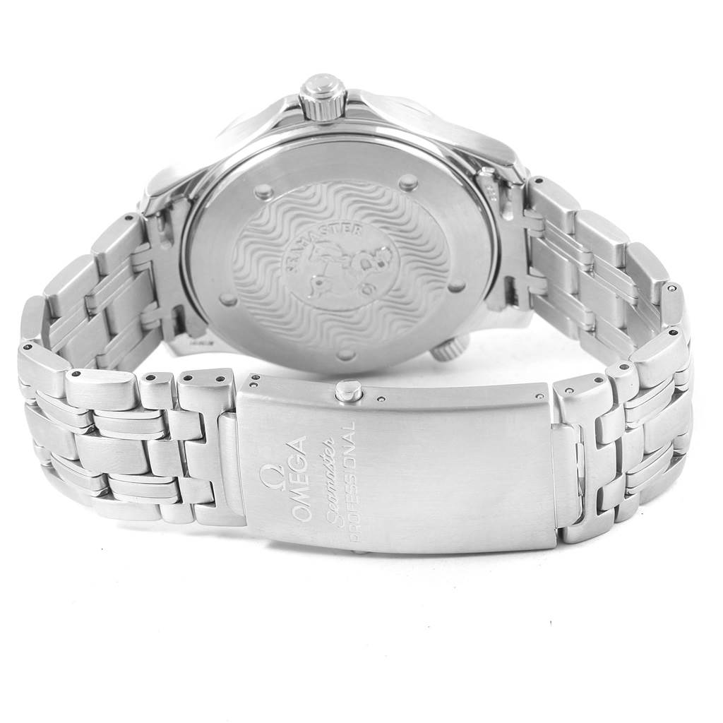 The image shows the back case and stainless steel bracelet of an Omega Seamaster 2531.80.00 Men
s Stainless Steel Blue Dial 2531.80.00 Men
s Stainless Steel Blue Dial watch.