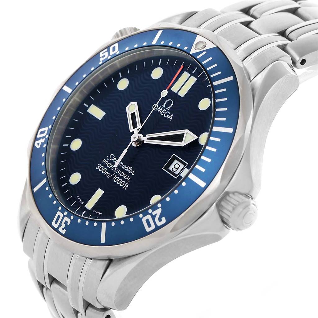 The image shows an angled view of the Omega Seamaster 2541.80.00 Men
s Stainless Steel Blue Dial 2541.80.00 Men
s Stainless Steel Blue Dial watch displaying the face, bezel, crown, and part of the bracelet.