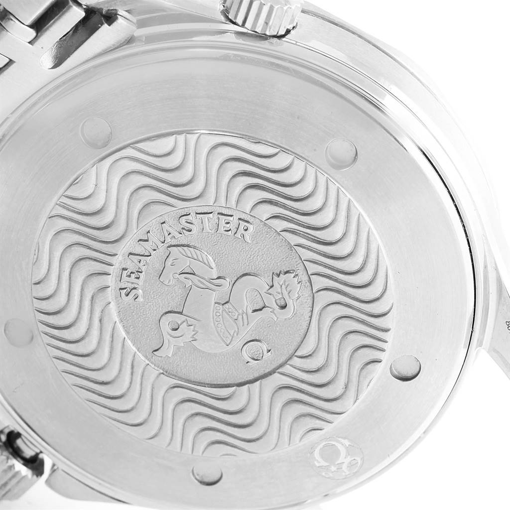 This image shows the case back of an Omega Seamaster 2531.80.00 Men
s Stainless Steel Blue Dial 2531.80.00 Men
s Stainless Steel Blue Dial watch, highlighting the engraved waves and seahorse design.