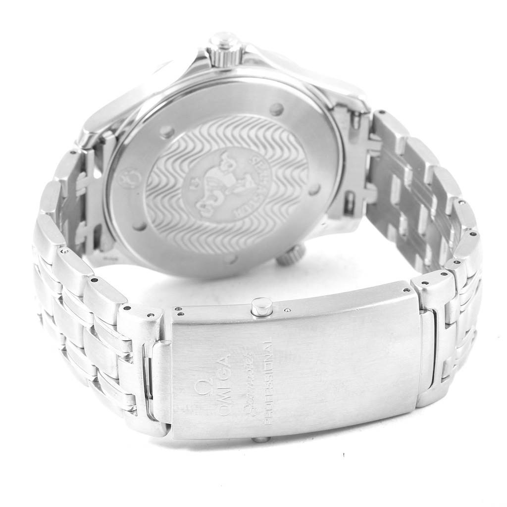 This image shows the back case and clasp of the Omega Seamaster 2531.80.00 Men
s Stainless Steel Blue Dial 2531.80.00 Men
s Stainless Steel Blue Dial watch, highlighting its bracelet and engraved details.