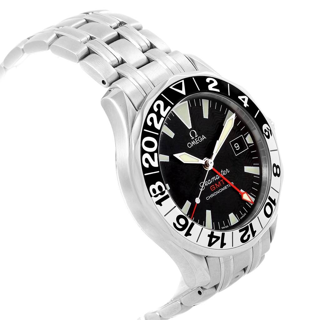 The image shows an angled view of an Omega Seamaster 2536.50.00 Men
s Stainless Steel Black Dial 2536.50.00 Men
s Stainless Steel Black Dial watch, highlighting the bezel, dial, hands, bracelet, and date window.