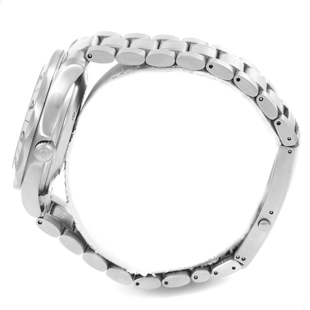 This side-view image of an Omega Seamaster 2538.20.00 Men
s Stainless Steel White Dial 2538.20.00 Men
s Stainless Steel White Dial watch shows the bracelet, case, and crown.