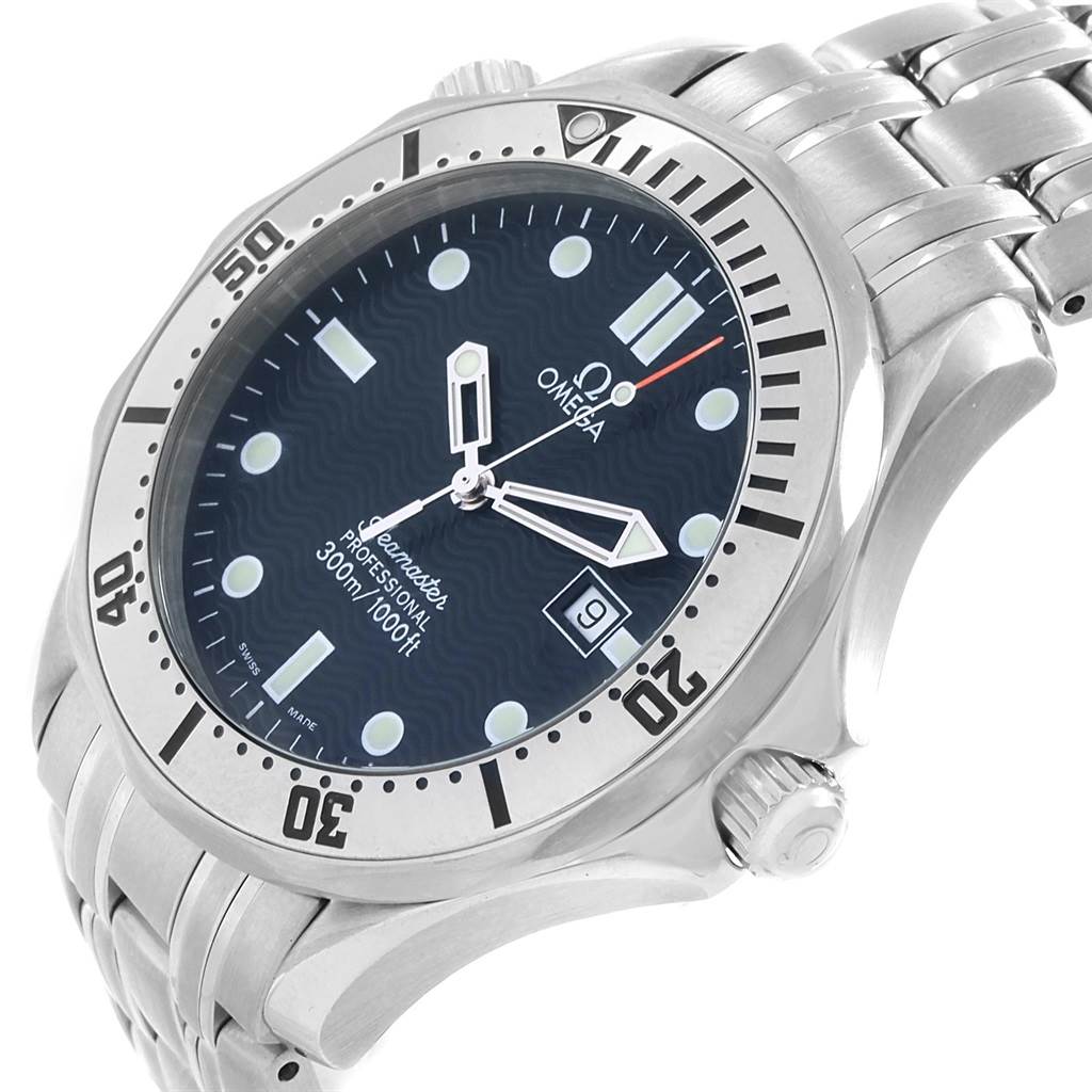 This image shows an angled close-up view of the Omega Seamaster 2542.80.00 Men
s Stainless Steel Blue Dial 2542.80.00 Men
s Stainless Steel Blue Dial Professional watch, highlighting the face, bezel, and part of the bracelet.