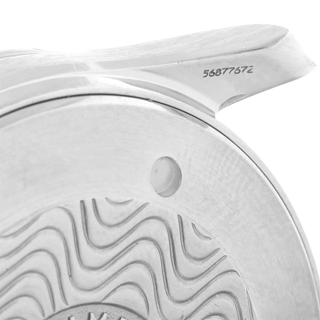 The image shows a close-up of the back case and lugs of an Omega Seamaster 2542.80.00 Men
s Stainless Steel Blue Dial 2542.80.00 Men
s Stainless Steel Blue Dial watch, including the serial number.