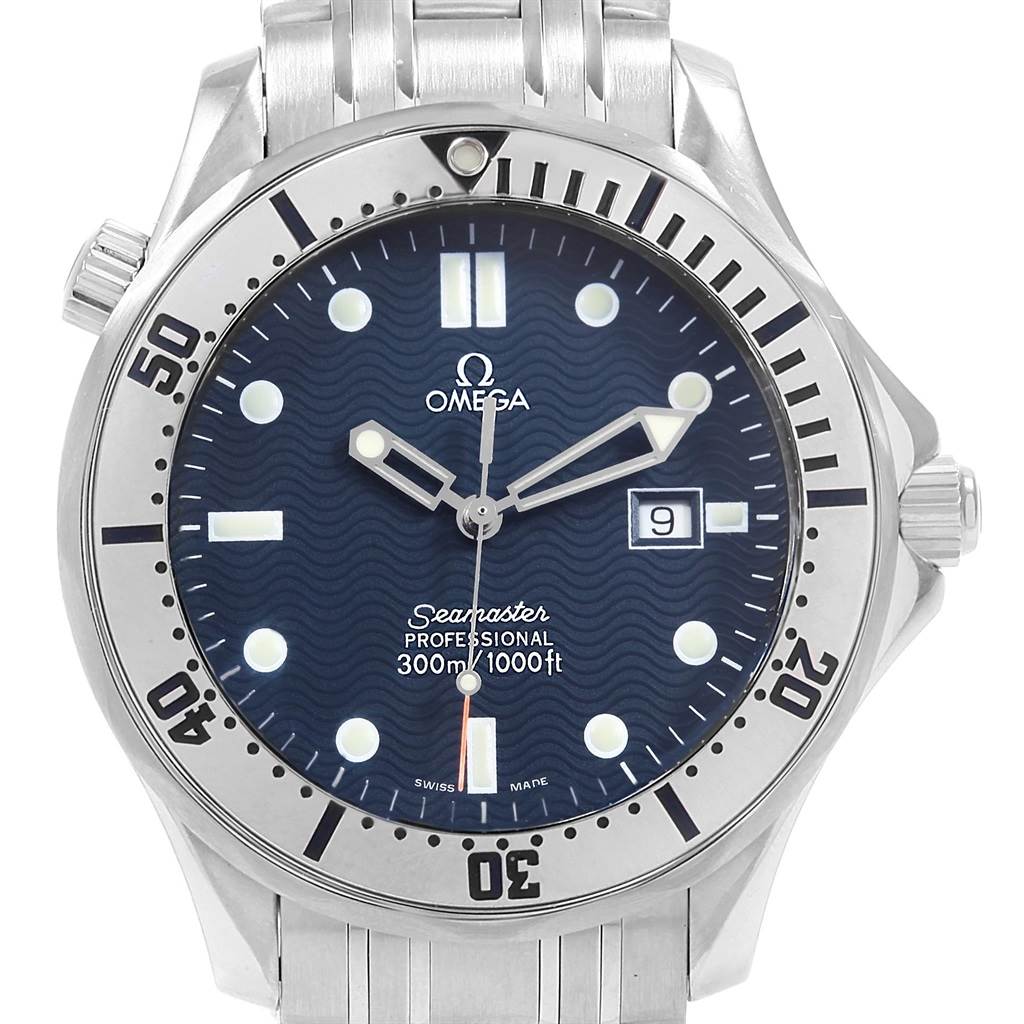 The image shows a front view of an Omega Seamaster 2542.80.00 Men
s Stainless Steel Blue Dial 2542.80.00 Men
s Stainless Steel Blue Dial watch, highlighting its bezel, dial, and bracelet.