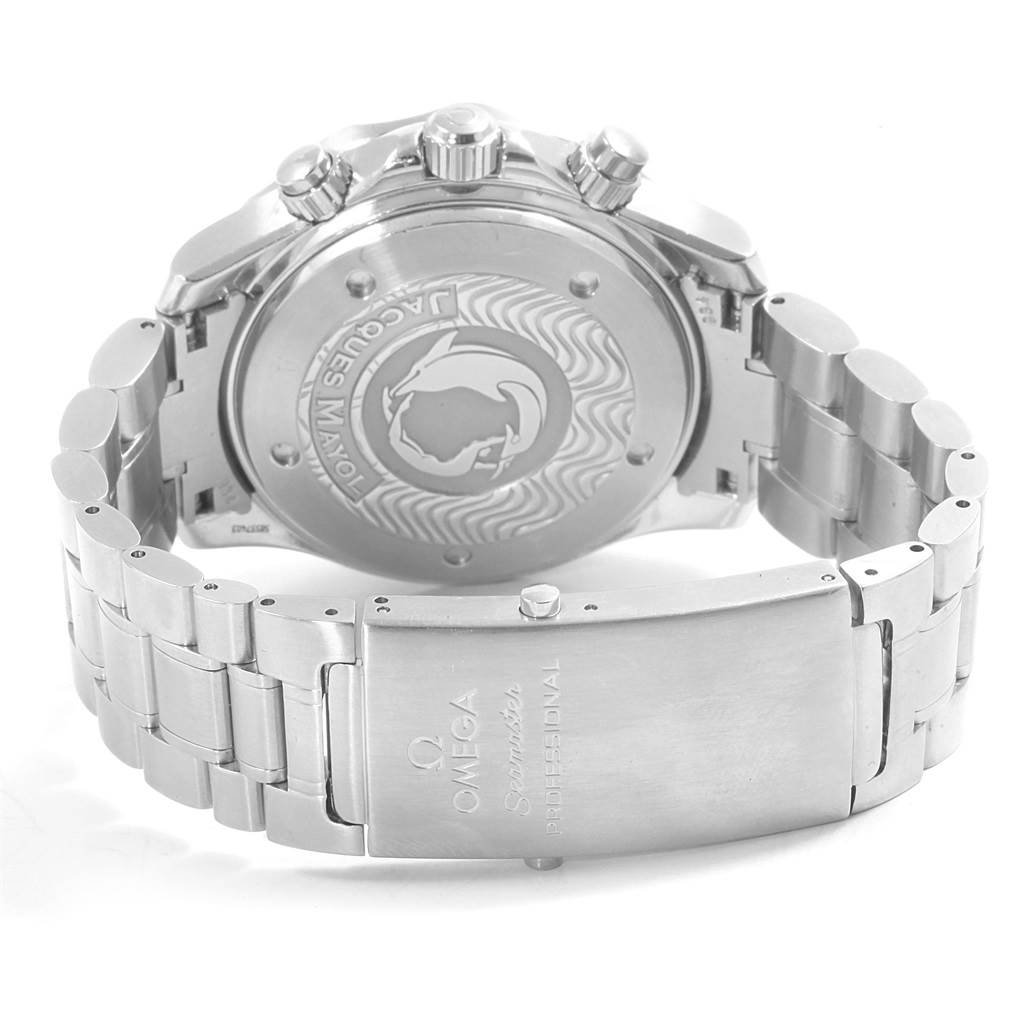 This image shows the back and bracelet clasp of the Omega Seamaster 2595.30.00 Men
s Stainless Steel Silver Dial 2595.30.00 Men
s Stainless Steel Silver Dial watch, highlighting its engravings and metal links.