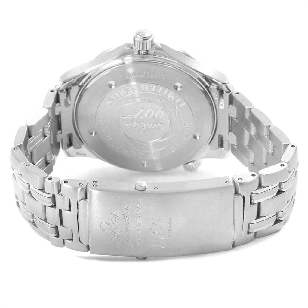 The image shows the backside and bracelet of an Omega Seamaster 2537.80.00 Men
s Stainless Steel Blue Dial 2537.80.00 Men
s Stainless Steel Blue Dial watch, highlighting its clasp and case back with engravings.