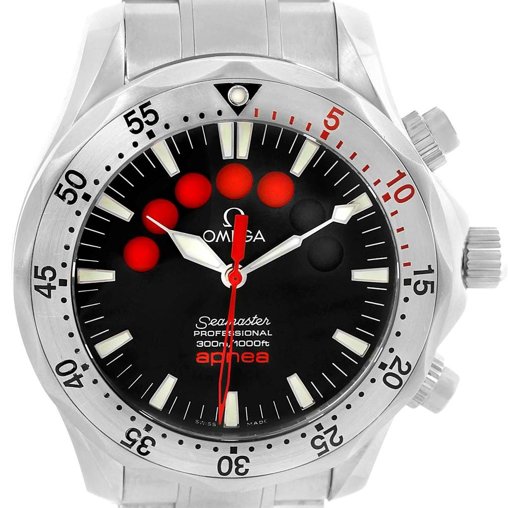 This image shows a front view of an Omega Seamaster 2595.50.00 Men
s Stainless Steel Black Dial 2595.50.00 Men
s Stainless Steel Black Dial watch, featuring its dial, bezel, and crown.