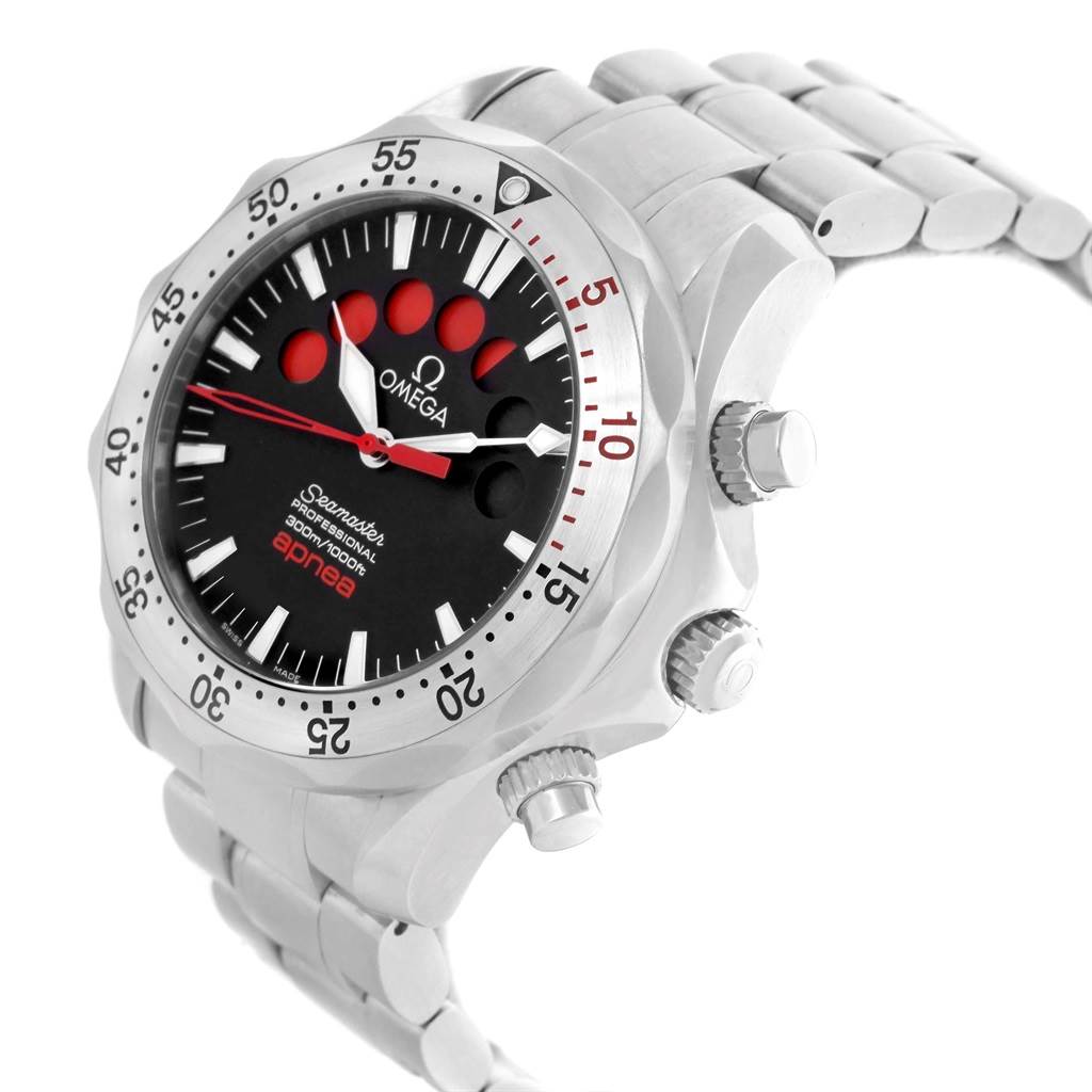 The image shows an angled view of an Omega Seamaster 2595.50.00 Men
s Stainless Steel Black Dial 2595.50.00 Men
s Stainless Steel Black Dial watch, highlighting the face, bezel, and part of the stainless steel bracelet.