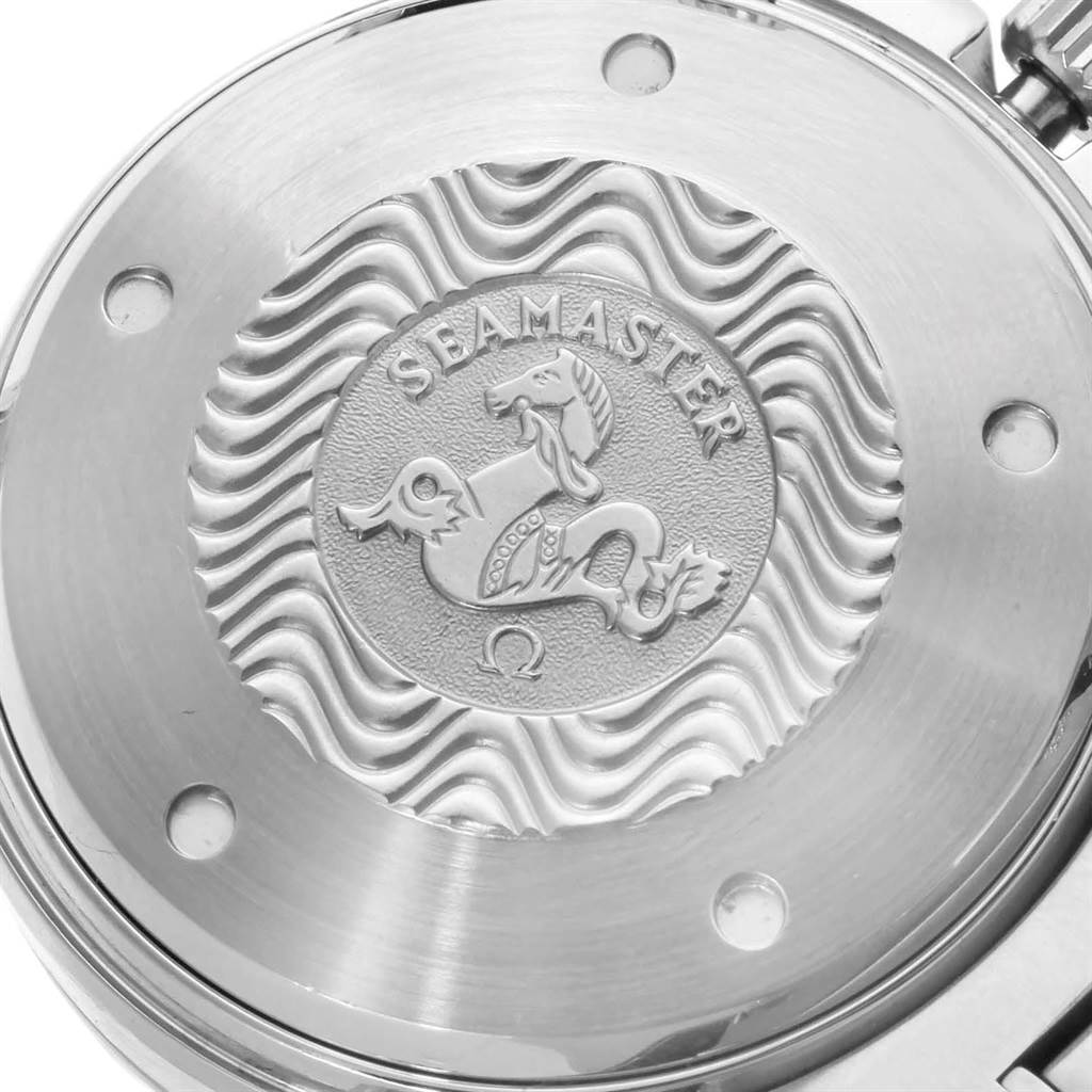This image shows the engraved case back of an Omega Seamaster 2225.80.00 Men
s Stainless Steel Blue Dial 2225.80.00 Men
s Stainless Steel Blue Dial watch, showcasing the logo design.