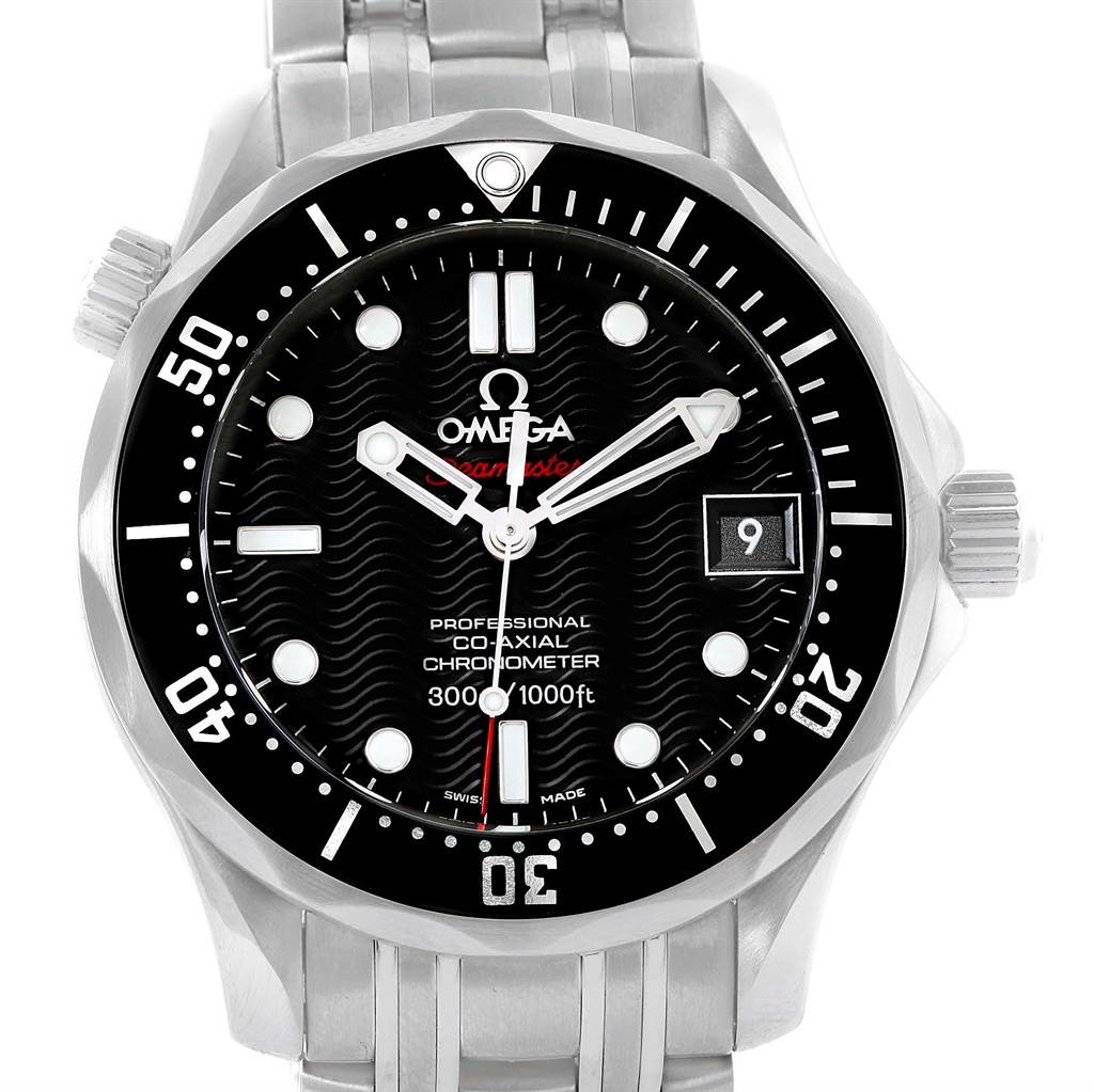 This image shows a front view of the Omega Seamaster 212.30.36.20.01.001 Men
s Stainless Steel Black Dial 212.30.36.20.01.001 Men
s Stainless Steel Black Dial watch, highlighting its dial, bezel, and bracelet.