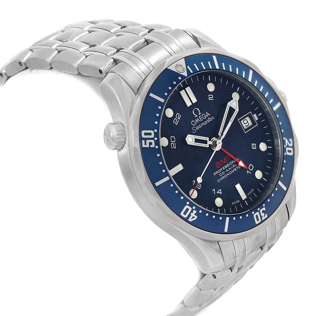 The image shows an Omega Seamaster 2535.80.00 Men
s Stainless Steel Blue Dial 2535.80.00 Men
s Stainless Steel Blue Dial watch at an oblique angle, highlighting the bezel, dial, and stainless steel bracelet.