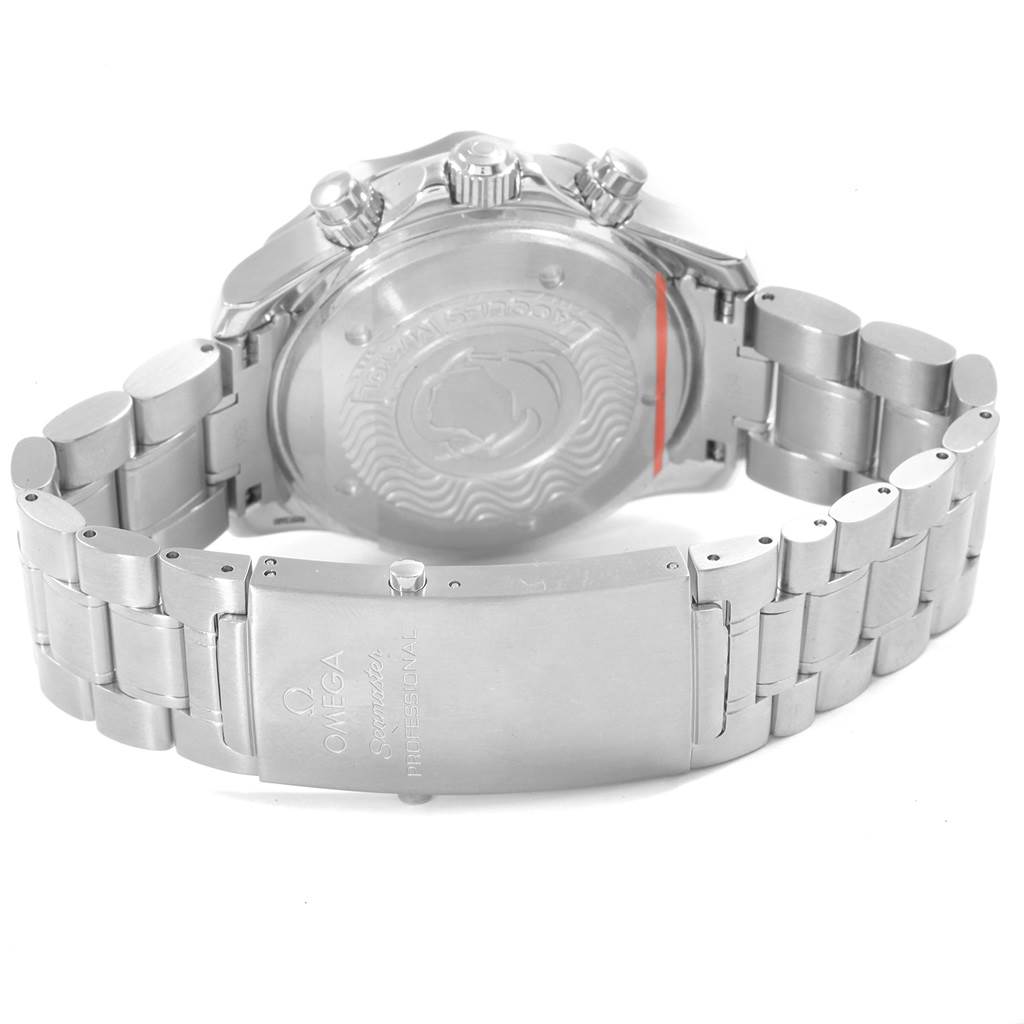 The image shows the back and clasp of the Omega Seamaster 2595.50.00 Men
s Stainless Steel Black Dial 2595.50.00 Men
s Stainless Steel Black Dial watch, highlighting its stainless steel bracelet and engraving details.