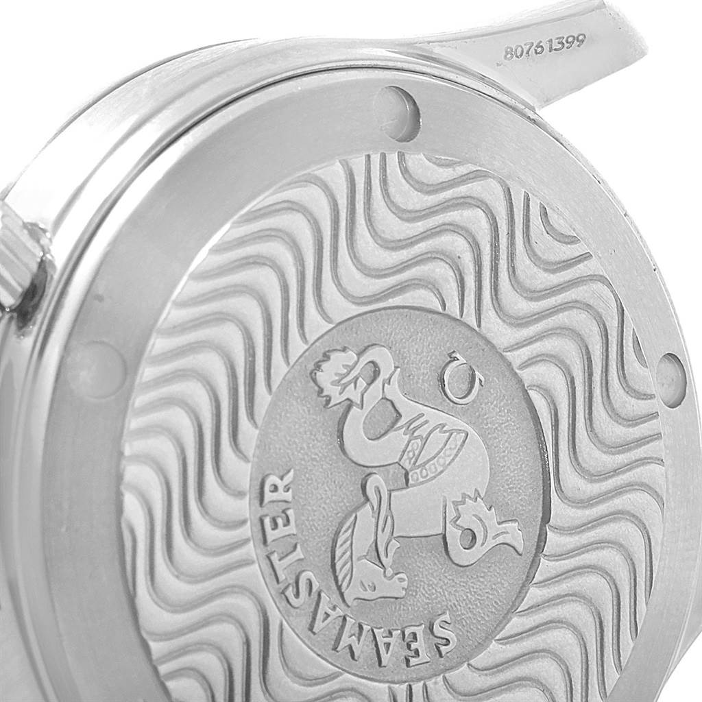 The image shows the back of an Omega Seamaster 2252.50.00 Men
s Stainless Steel Black Dial 2252.50.00 Men
s Stainless Steel Black Dial watch, highlighting its intricate engravings and serial number.