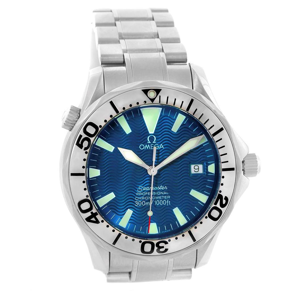 This image shows a frontal view of an Omega Seamaster 2255.80.00 Men
s Stainless Steel Blue Dial 2255.80.00 Men
s Stainless Steel Blue Dial watch, highlighting its blue dial, bezel, and metal bracelet.