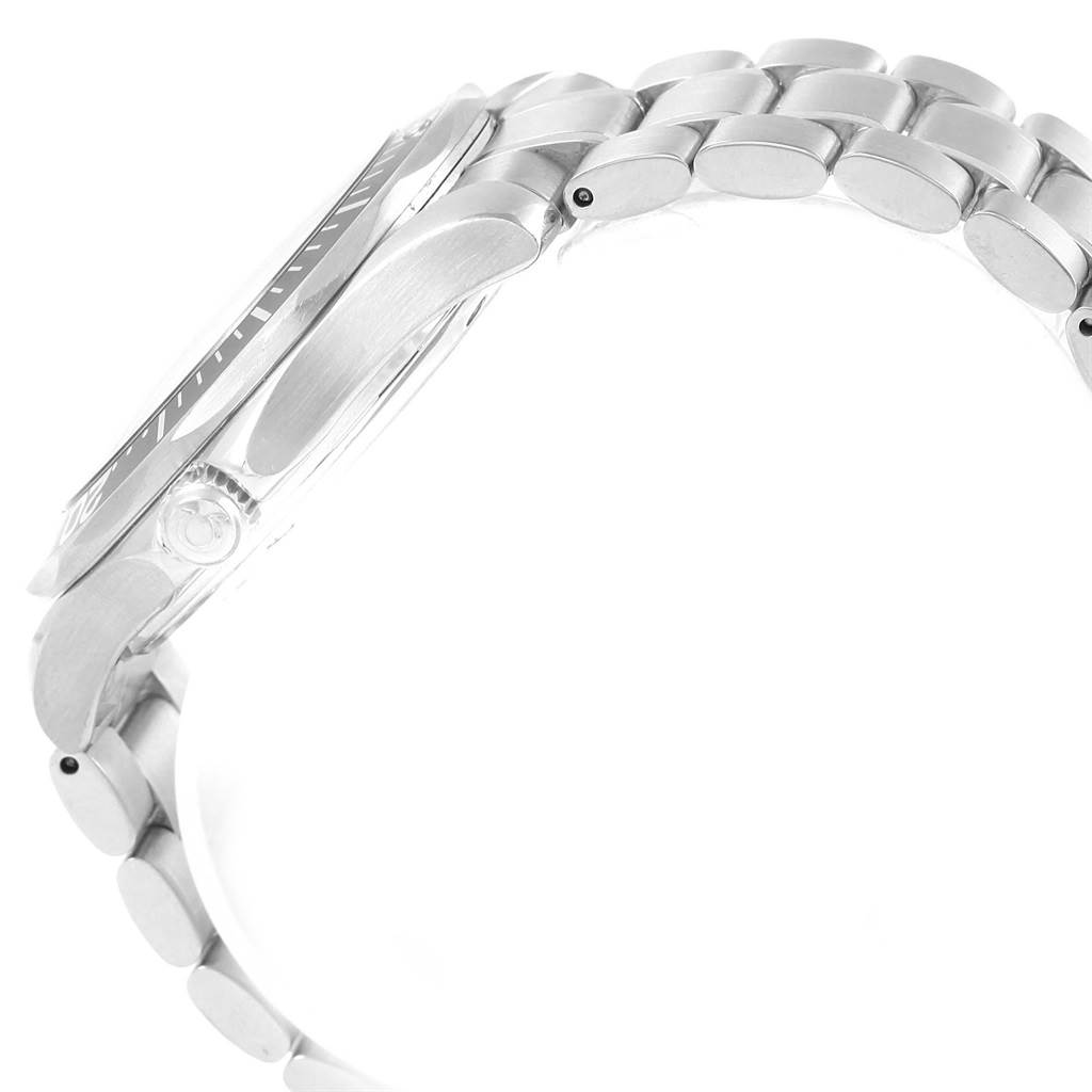 This side angle of the Omega Seamaster 2254.50.00 Men
s Stainless Steel Black Dial 2254.50.00 Men
s Stainless Steel Black Dial shows the case, crown, and part of the stainless steel bracelet.