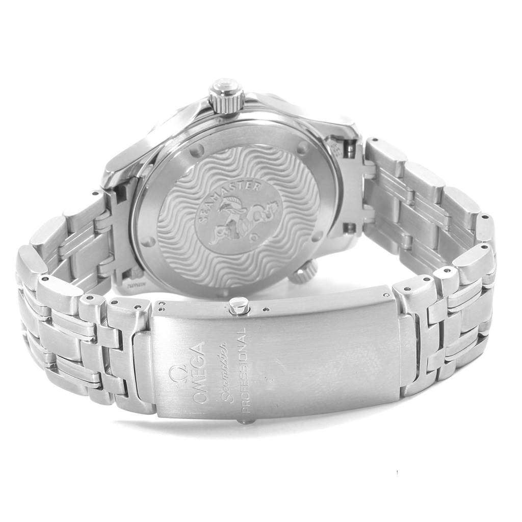 The image shows the back case and clasp of the Omega Seamaster 2551.80.00 Men
s Stainless Steel Blue Dial 2551.80.00 Men
s Stainless Steel Blue Dial watch, highlighting its stainless steel bracelet and engraved case back.