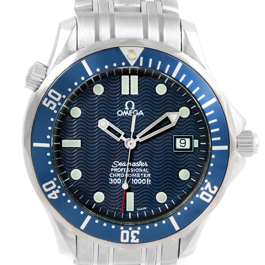 This is a front view of the Omega Seamaster 2531.80.00 Men's Stainless Steel Blue Dial 2531.80.00 Men's Stainless Steel Blue Dial watch, displaying its bezel, dial, hands, date window, and part of the bracelet.