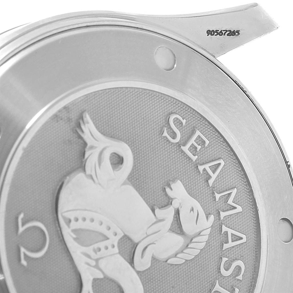 The image shows the case back of the Omega Seamaster 2221.80.00 Men
s Stainless Steel Blue Dial 2221.80.00 Men
s Stainless Steel Blue Dial model, featuring its logo and serial number.