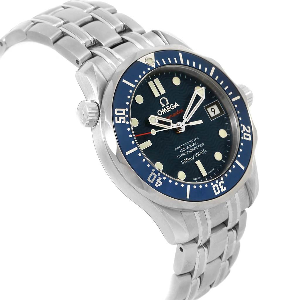 The image shows a side angle view of the Omega Seamaster 2222.80.00 Men
s Stainless Steel Blue Dial 2222.80.00 Men
s Stainless Steel Blue Dial watch, highlighting the face, bezel, crown, and metal bracelet.