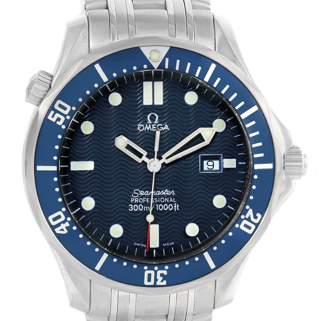 This image shows a frontal view of an Omega Seamaster 2541.80.00 Men
s Stainless Steel Blue Dial 2541.80.00 Men
s Stainless Steel Blue Dial watch, highlighting its dial, bezel, and bracelet.