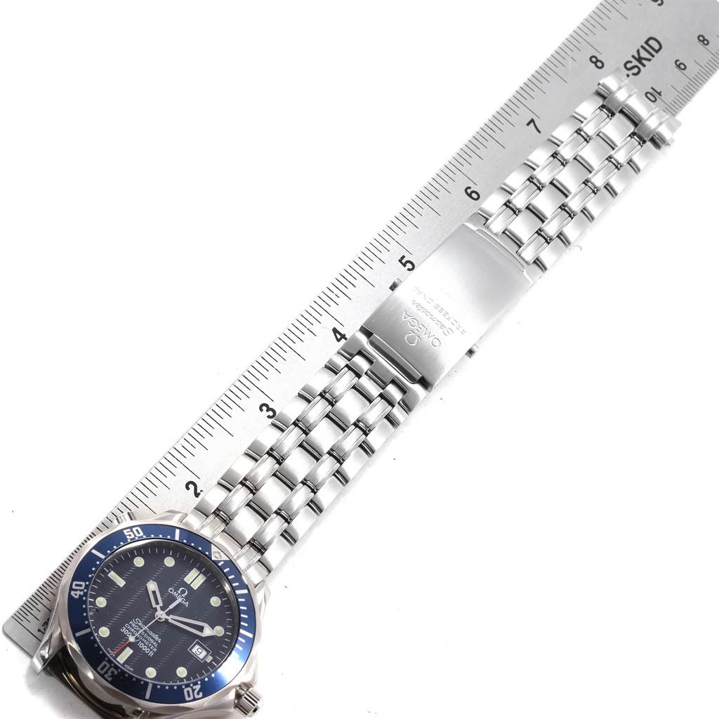 The image shows the face and metal bracelet of an Omega Seamaster 2531.80.00 Men
s Stainless Steel Blue Dial 2531.80.00 Men
s Stainless Steel Blue Dial watch, alongside a ruler for size reference.