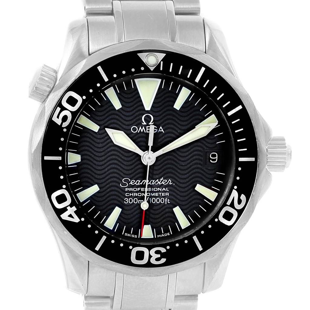 This image shows a front view of the Omega Seamaster 2252.50.00 Men
s Stainless Steel Black Dial 2252.50.00 Men
s Stainless Steel Black Dial watch, highlighting the dial, bezel, and part of the metal bracelet.