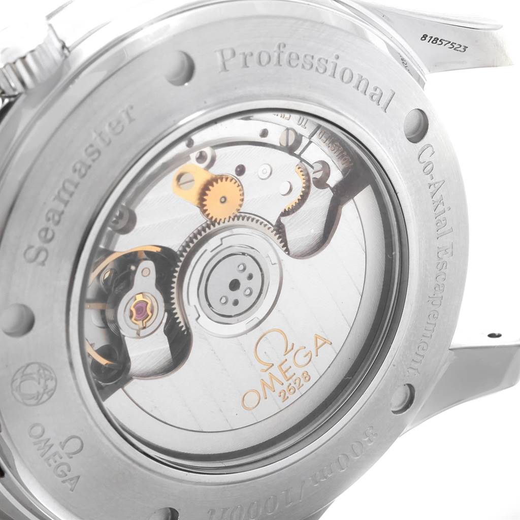 The image shows the back view of an Omega Seamaster 2535.80.00 Men
s Stainless Steel Blue Dial 2535.80.00 Men
s Stainless Steel Blue Dial watch, displaying its inner mechanism and engraved details.