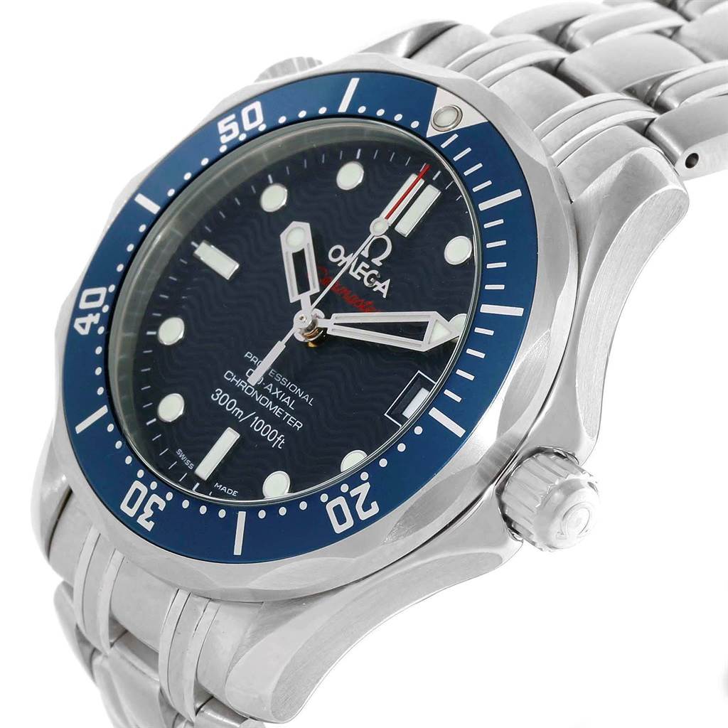 This image shows a side angle of the Omega Seamaster 2222.80.00 Men
s Stainless Steel Blue Dial 2222.80.00 Men
s Stainless Steel Blue Dial watch, highlighting its blue bezel, dial, and stainless steel bracelet.