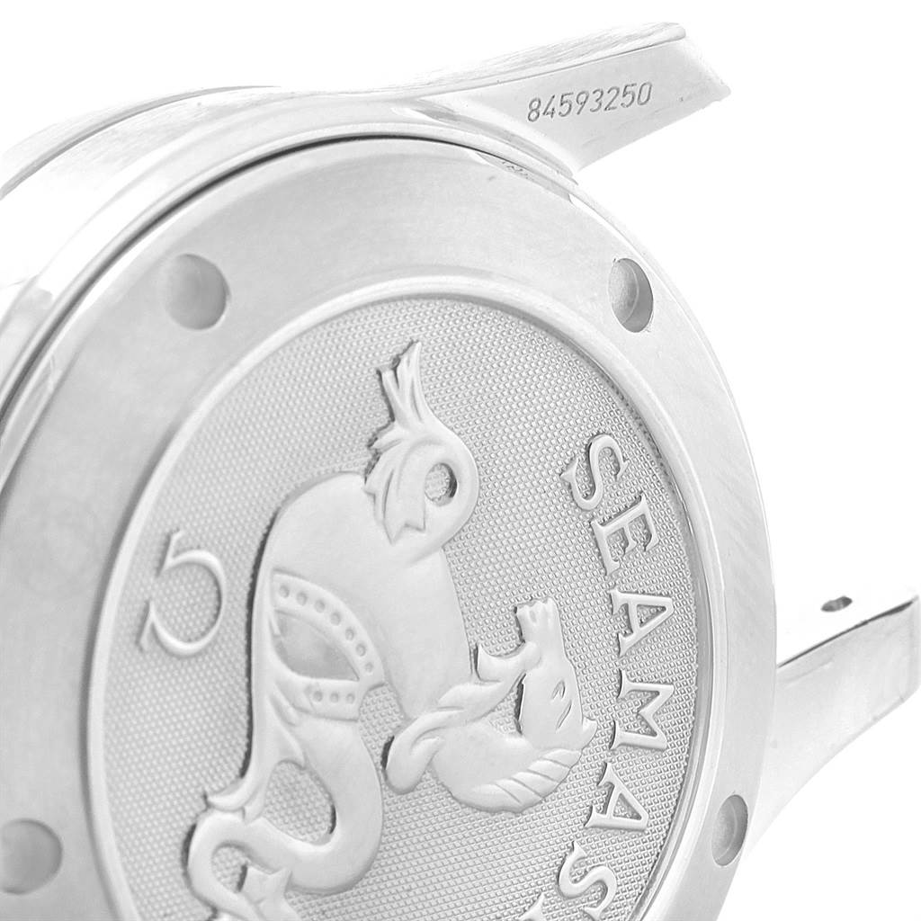 This image shows the back case of the Omega Seamaster 2222.80.00 Men
s Stainless Steel Blue Dial 2222.80.00 Men
s Stainless Steel Blue Dial watch, highlighting the sea horse logo and part of the lugs.