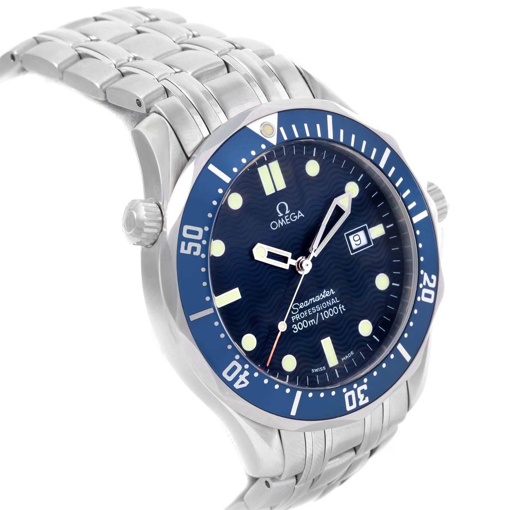 The image shows a side and front angle of an Omega Seamaster 2541.80.00 Men
s Stainless Steel Blue Dial 2541.80.00 Men
s Stainless Steel Blue Dial watch, highlighting the bezel, dial, and bracelet.