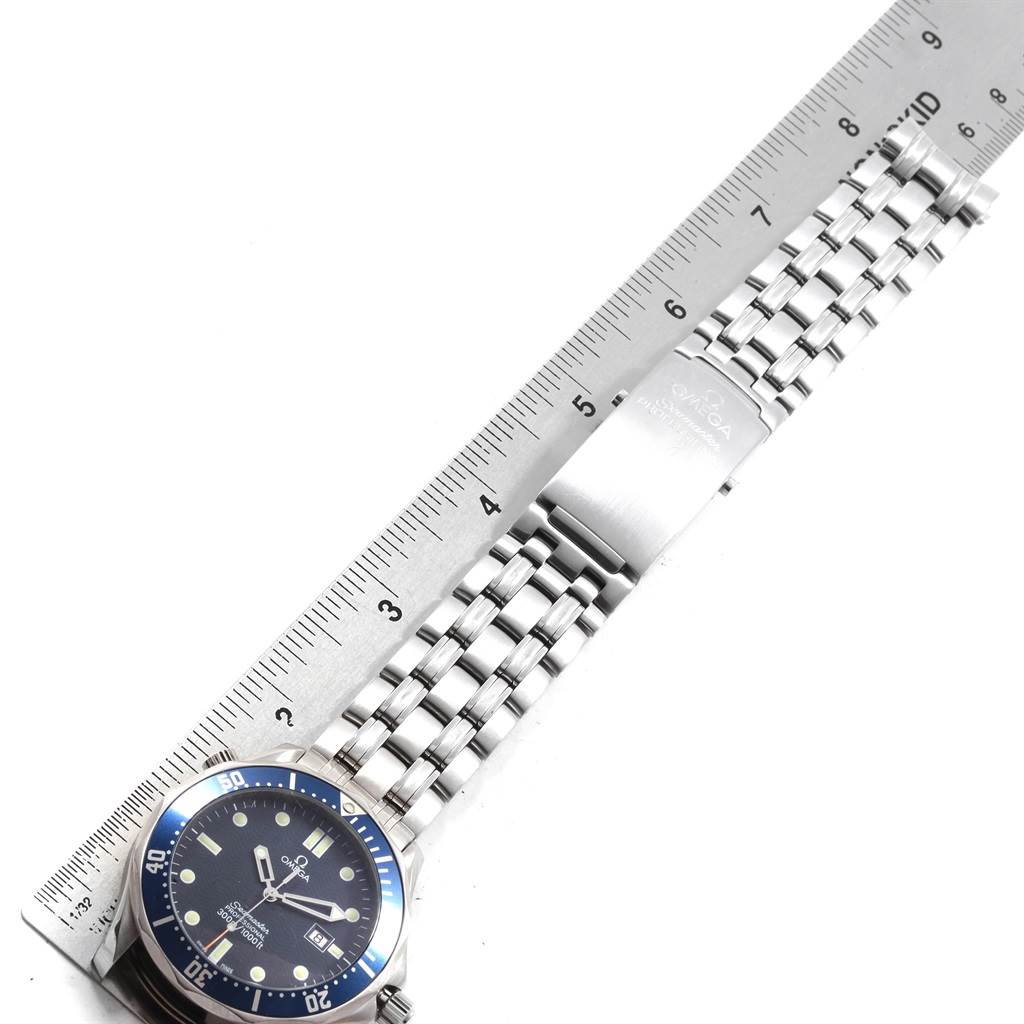 The image shows an Omega Seamaster 2541.80.00 Men
s Stainless Steel Blue Dial 2541.80.00 Men
s Stainless Steel Blue Dial watch laid flat with both the face and metal bracelet visible, next to a ruler for scale.
