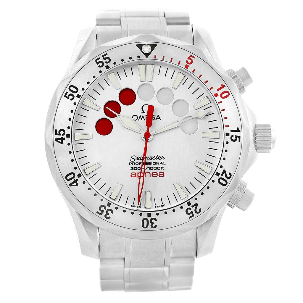 This image shows a frontal view of the Omega Seamaster 2595.30.00 Men
s Stainless Steel Silver Dial 2595.30.00 Men
s Stainless Steel Silver Dial watch, highlighting the dial, bezel, and bracelet.