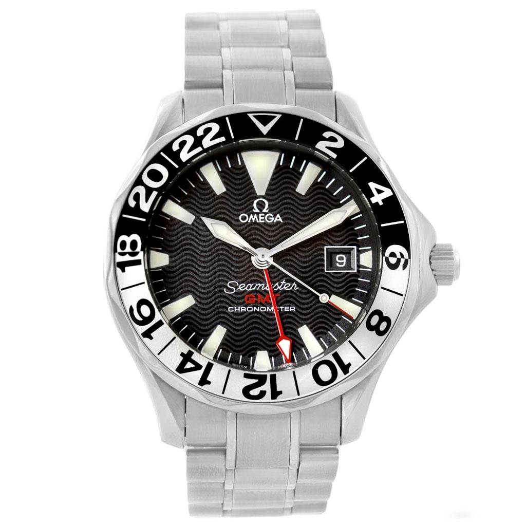This image shows a front view of an Omega Seamaster 2234.50.00 Men
s Stainless Steel Black Dial 2234.50.00 Men
s Stainless Steel Black Dial watch, highlighting its face, bezel, date window, and stainless steel bracelet.
