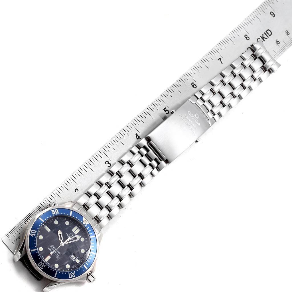 The image shows an Omega Seamaster 2541.80.00 Men
s Stainless Steel Blue Dial 2541.80.00 Men
s Stainless Steel Blue Dial watch laid flat with its dial on the left and metal strap extended, placed next to a ruler for measurement.