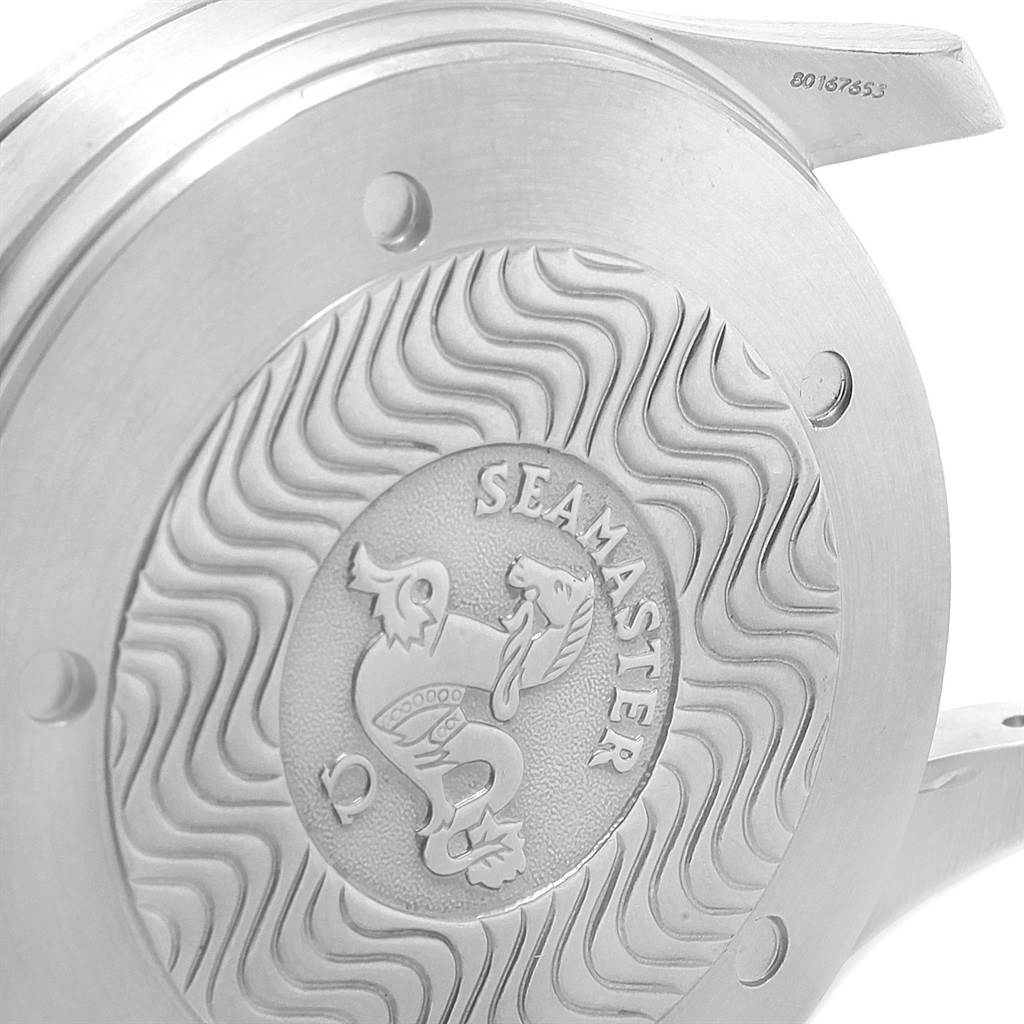 The image shows the back case of an Omega Seamaster 2538.20.00 Men
s Stainless Steel White Dial 2538.20.00 Men
s Stainless Steel White Dial watch, highlighting its engraved logo details.