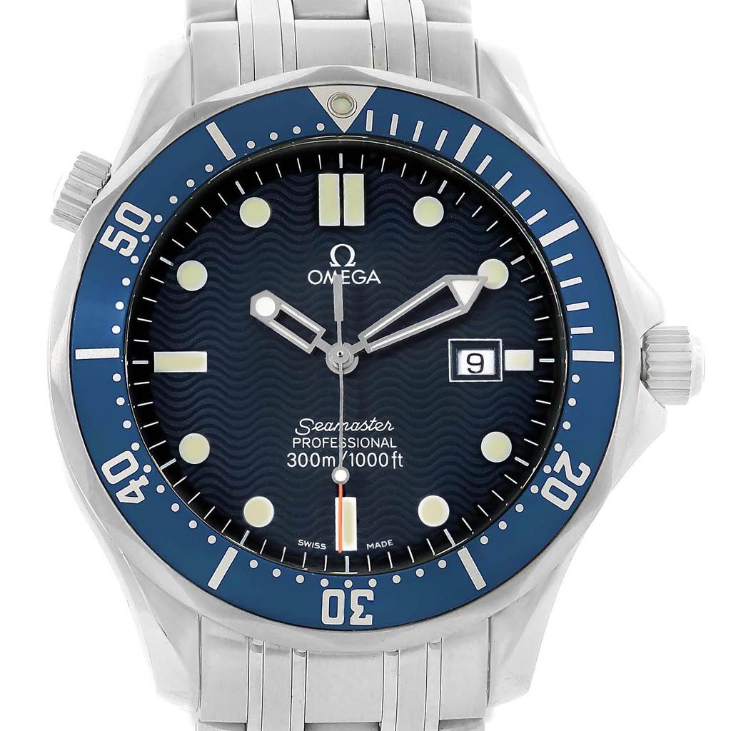 This image shows a front view of the Omega Seamaster 2541.80.00 Men
s Stainless Steel Blue Dial 2541.80.00 Men
s Stainless Steel Blue Dial watch, highlighting the face, bezel, and part of the stainless steel bracelet.