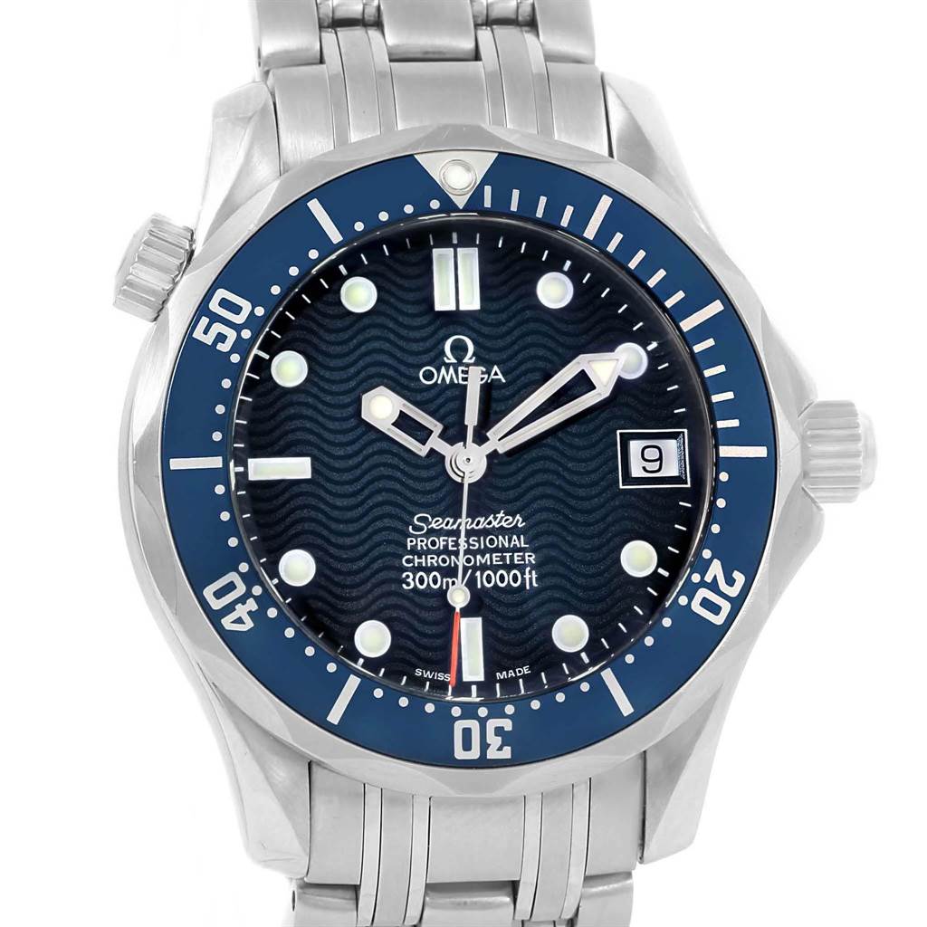 The image shows a frontal view of an Omega Seamaster 2551.80.00 Men
s Stainless Steel Blue Dial 2551.80.00 Men
s Stainless Steel Blue Dial watch, highlighting the dial, bezel, and a portion of the bracelet.