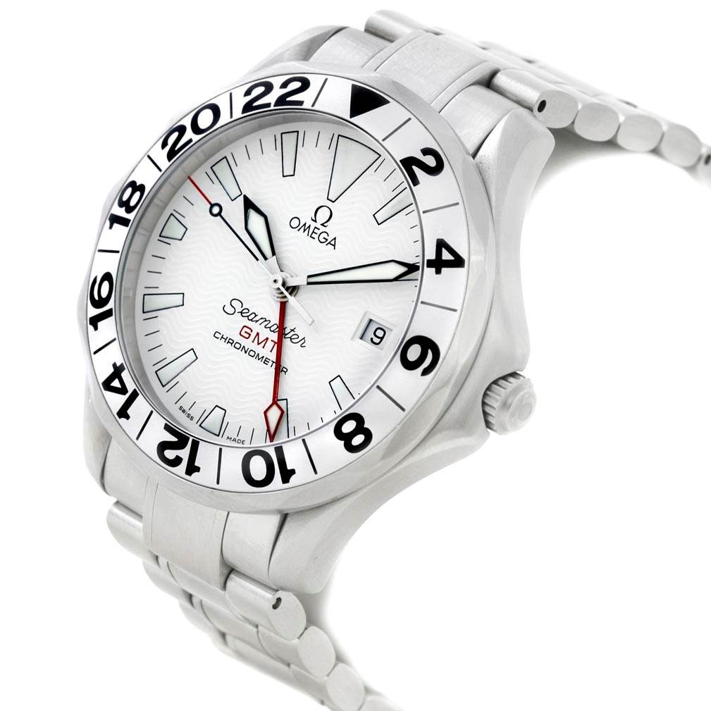 The image shows an angled view of the Omega Seamaster 2538.20.00 Men
s Stainless Steel White Dial 2538.20.00 Men
s Stainless Steel White Dial GMT Chronometer watch, highlighting its face, bezel, and stainless steel bracelet.