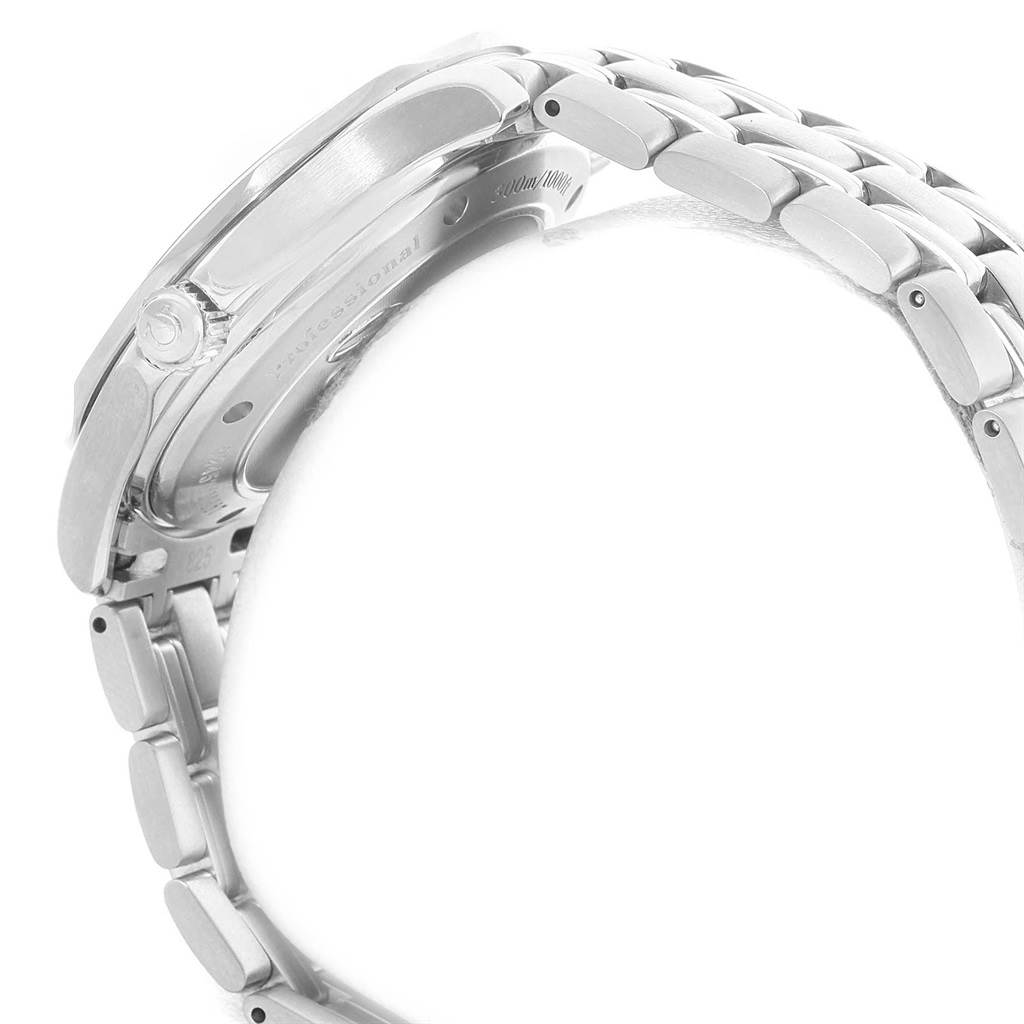 This image shows the side view of the Omega Seamaster 2226.80.00 Men's Stainless Steel Blue Dial 2226.80.00 Men's Stainless Steel Blue Dial watch case and a portion of its metal bracelet.