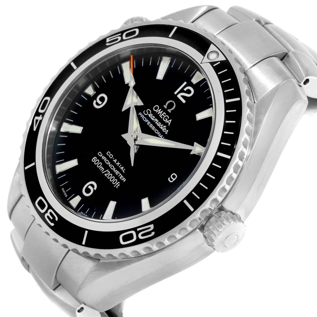 The image shows an angled close-up of an Omega Seamaster 2200.50.00 Men
s Stainless Steel Black Dial 2200.50.00 Men
s Stainless Steel Black Dial watch, focusing on its dial, bezel, and part of the bracelet.